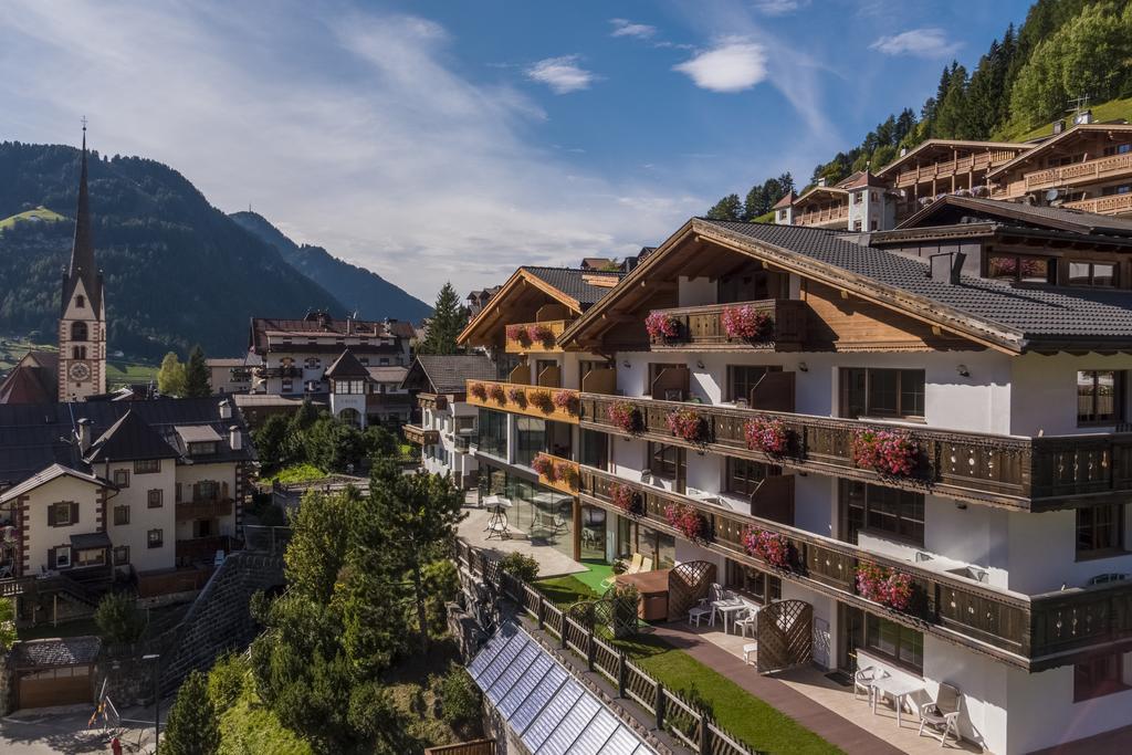 Garnì Gardena - Appartments Hotel Santa Cristina Val Gardena